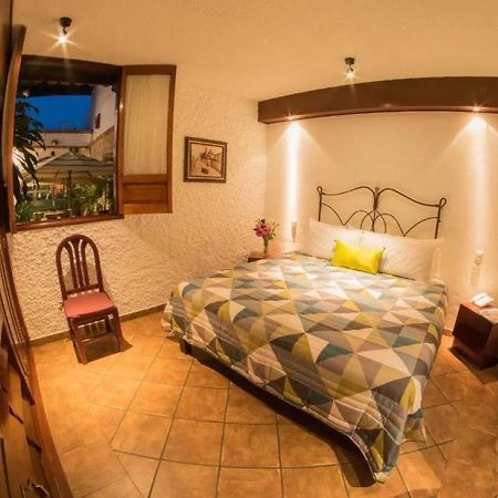 Hotel Meson De Los Remedios Морелия Екстериор снимка