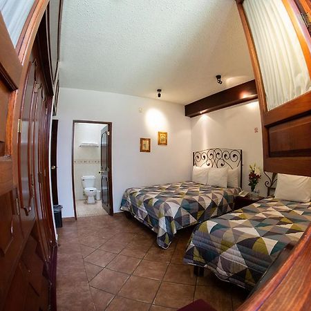 Hotel Meson De Los Remedios Морелия Екстериор снимка