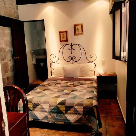 Hotel Meson De Los Remedios Морелия Екстериор снимка