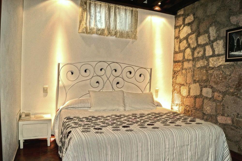 Hotel Meson De Los Remedios Морелия Екстериор снимка