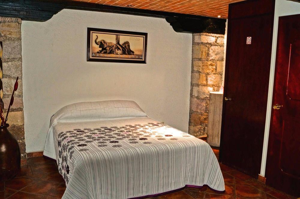 Hotel Meson De Los Remedios Морелия Екстериор снимка