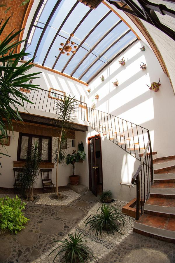 Hotel Meson De Los Remedios Морелия Екстериор снимка