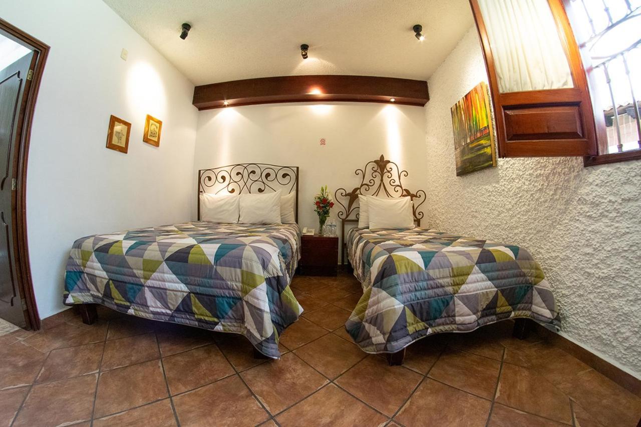 Hotel Meson De Los Remedios Морелия Екстериор снимка
