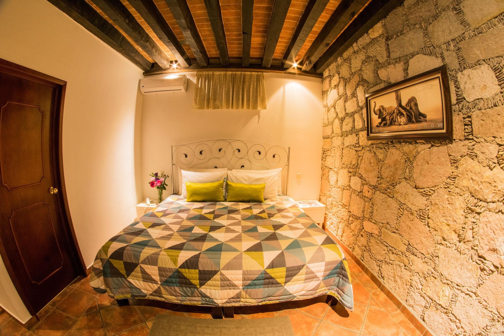 Hotel Meson De Los Remedios Морелия Екстериор снимка