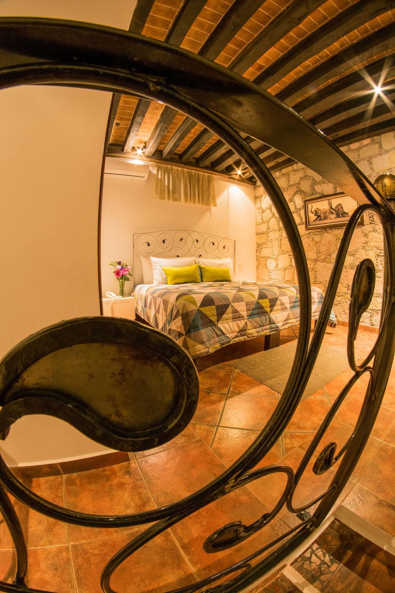 Hotel Meson De Los Remedios Морелия Екстериор снимка