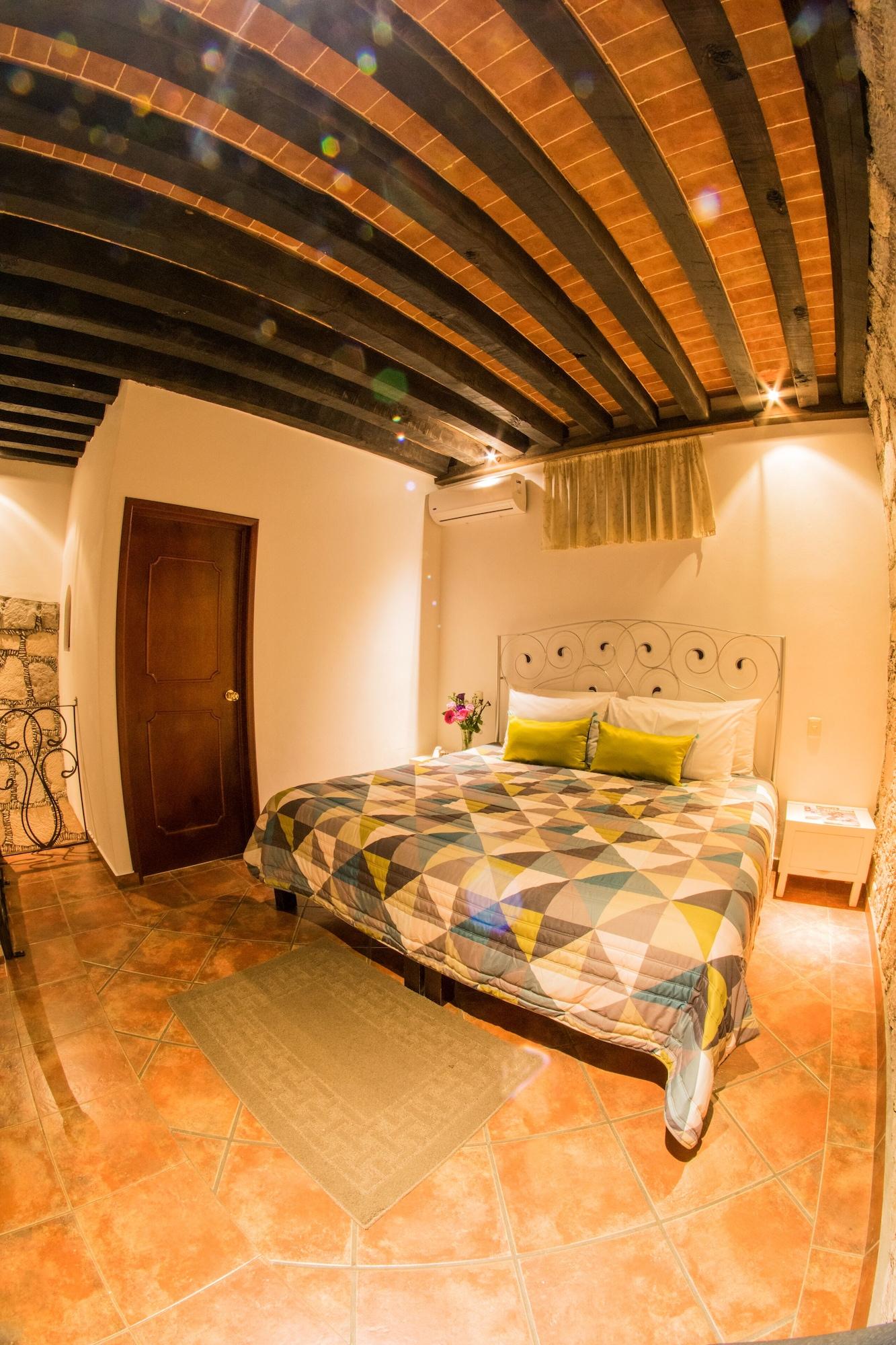 Hotel Meson De Los Remedios Морелия Екстериор снимка