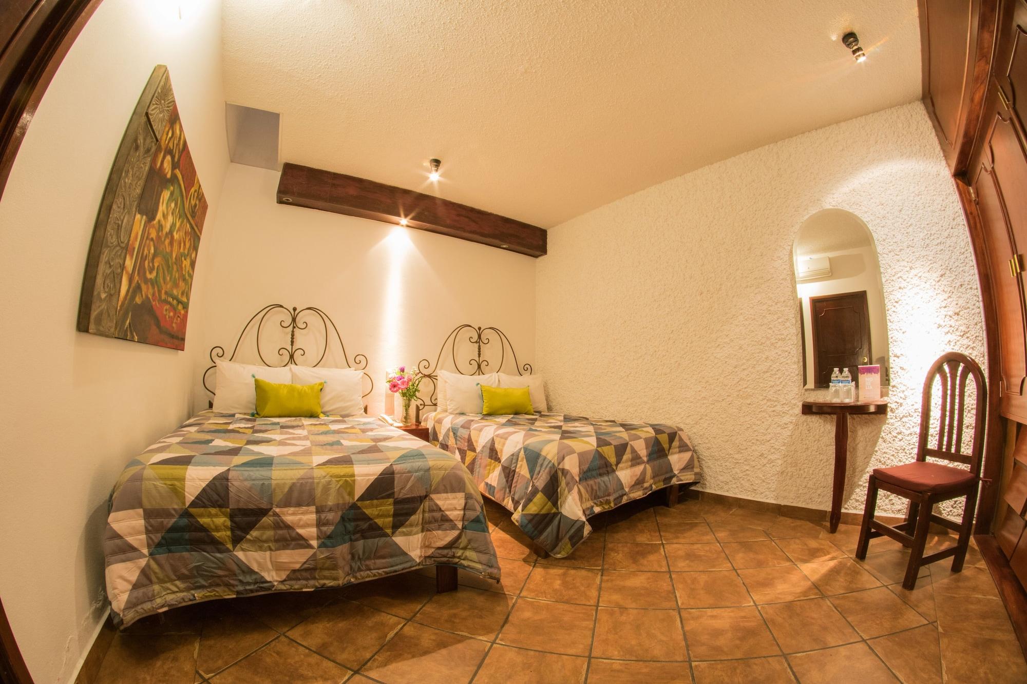 Hotel Meson De Los Remedios Морелия Екстериор снимка