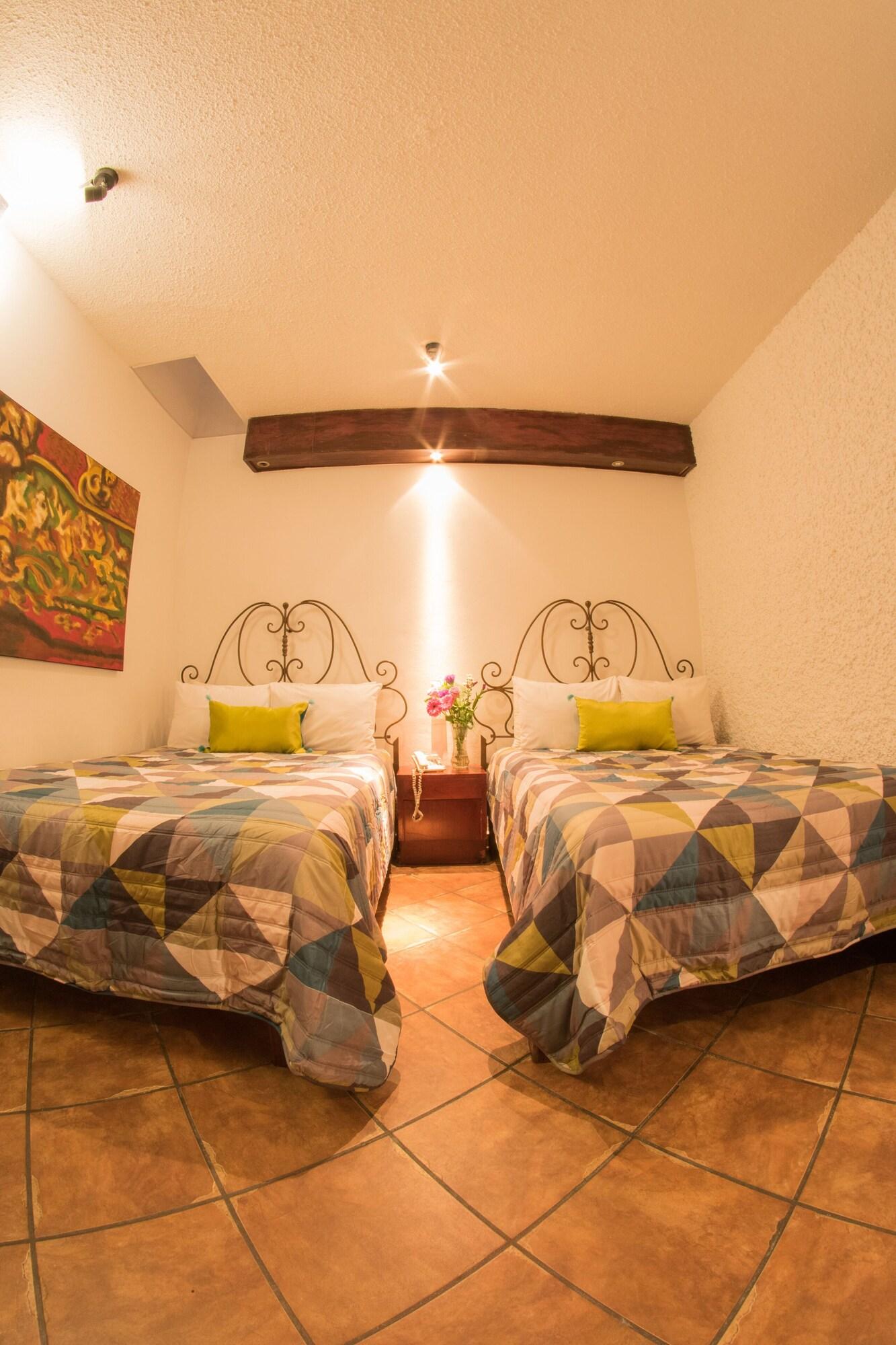 Hotel Meson De Los Remedios Морелия Екстериор снимка