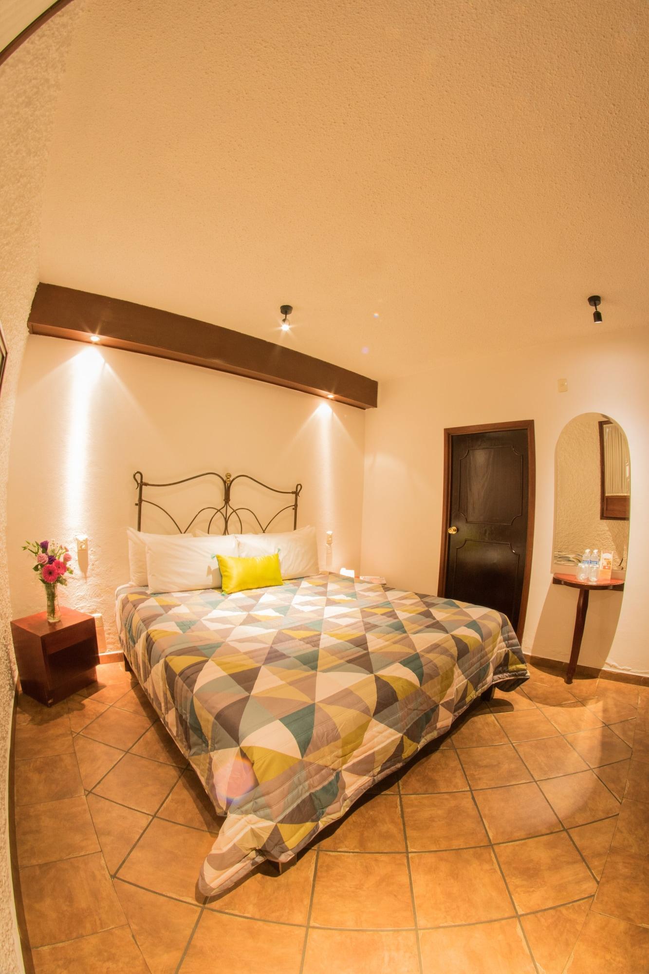 Hotel Meson De Los Remedios Морелия Екстериор снимка