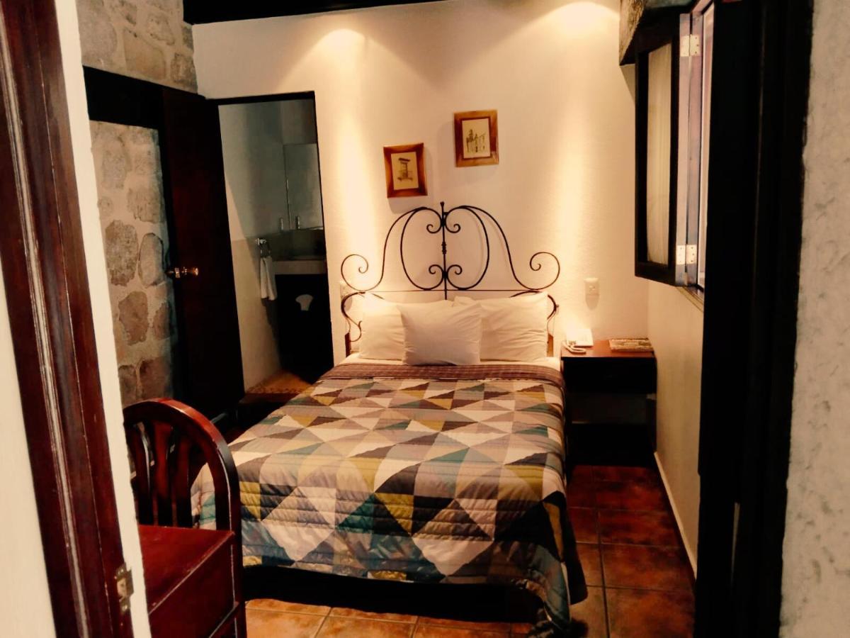 Hotel Meson De Los Remedios Морелия Екстериор снимка