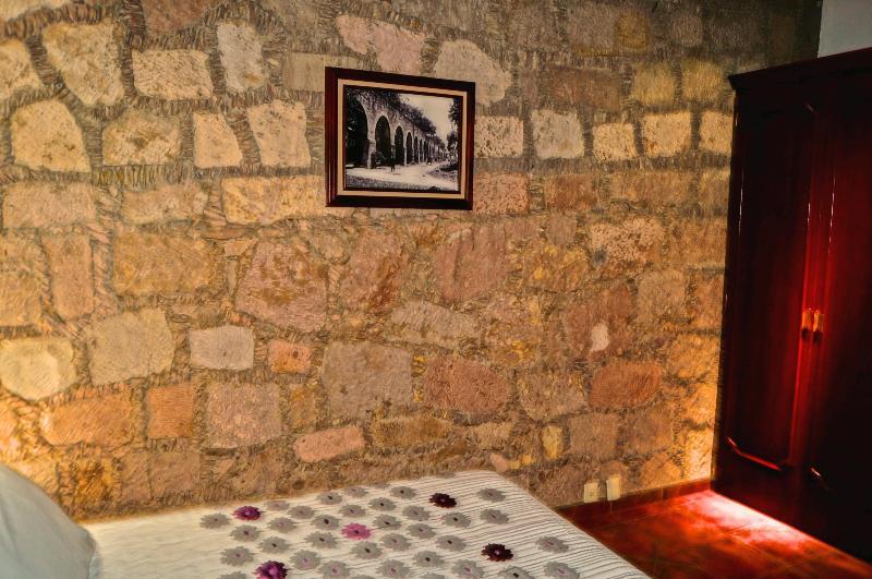 Hotel Meson De Los Remedios Морелия Екстериор снимка