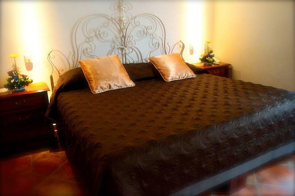 Hotel Meson De Los Remedios Морелия Екстериор снимка