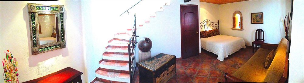 Hotel Meson De Los Remedios Морелия Екстериор снимка