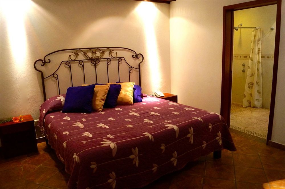 Hotel Meson De Los Remedios Морелия Екстериор снимка