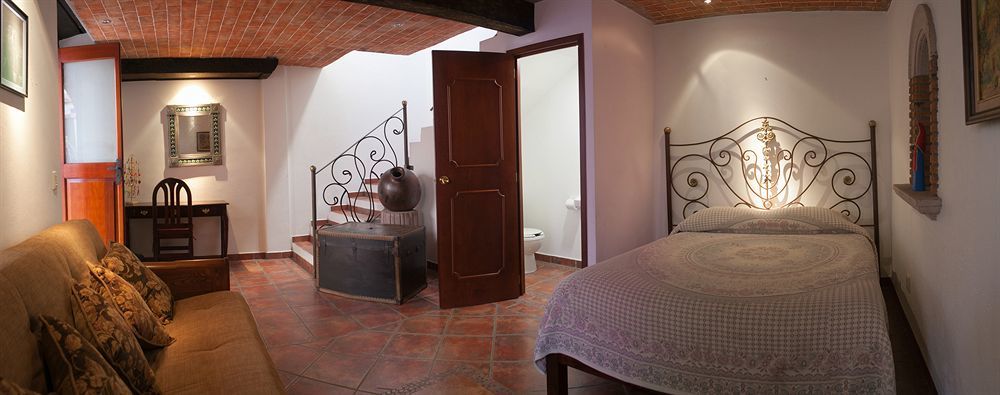 Hotel Meson De Los Remedios Морелия Екстериор снимка