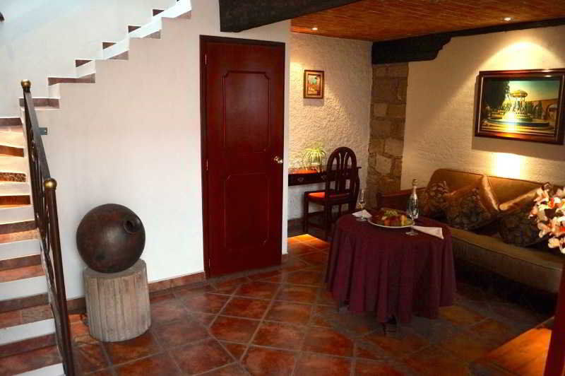 Hotel Meson De Los Remedios Морелия Екстериор снимка