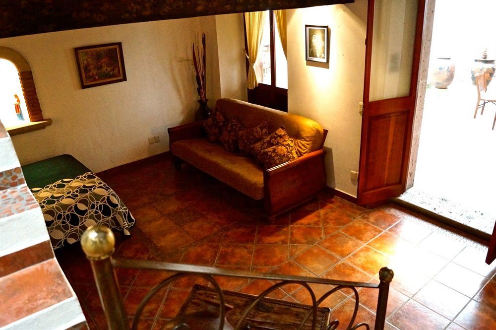 Hotel Meson De Los Remedios Морелия Екстериор снимка