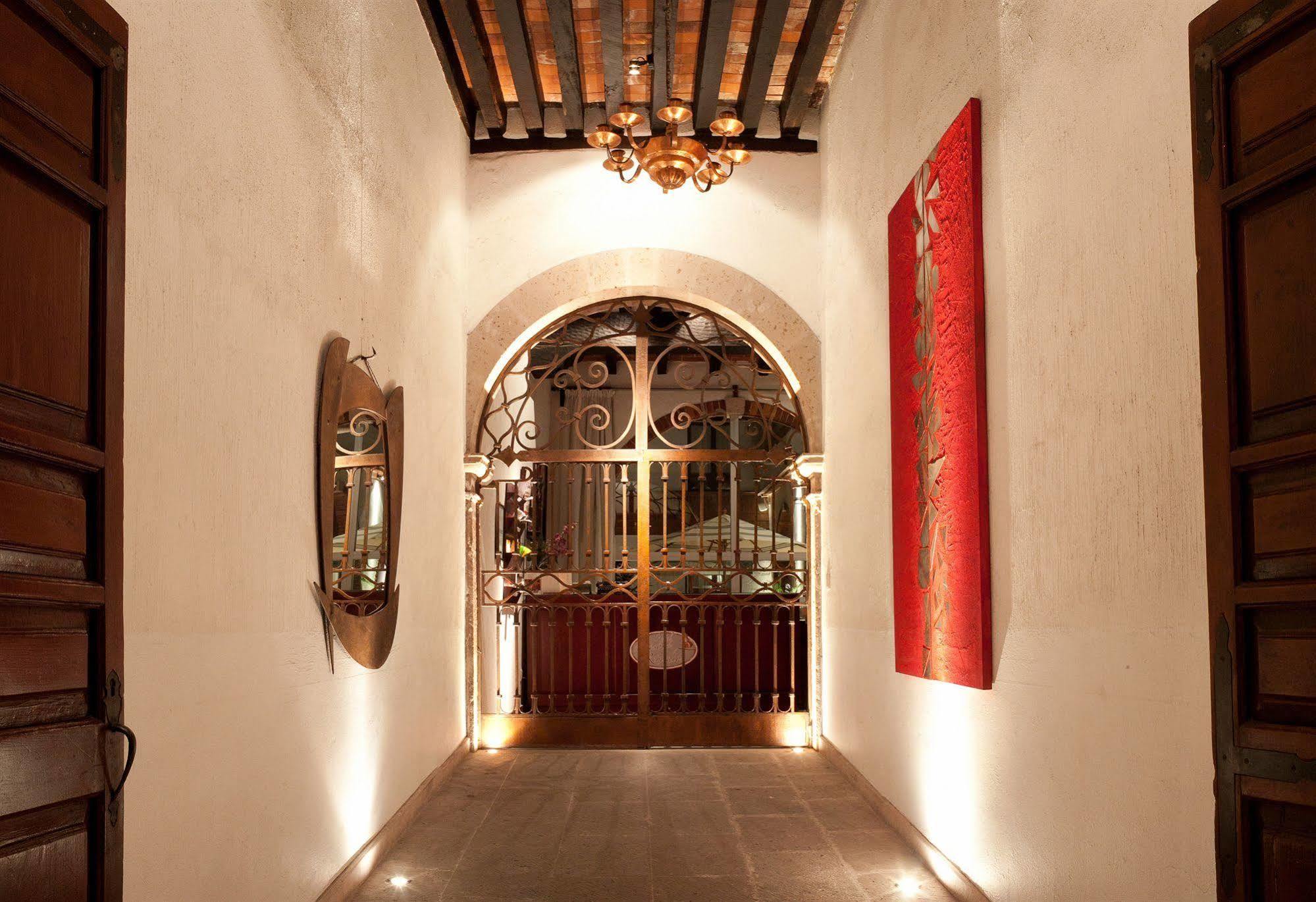 Hotel Meson De Los Remedios Морелия Екстериор снимка